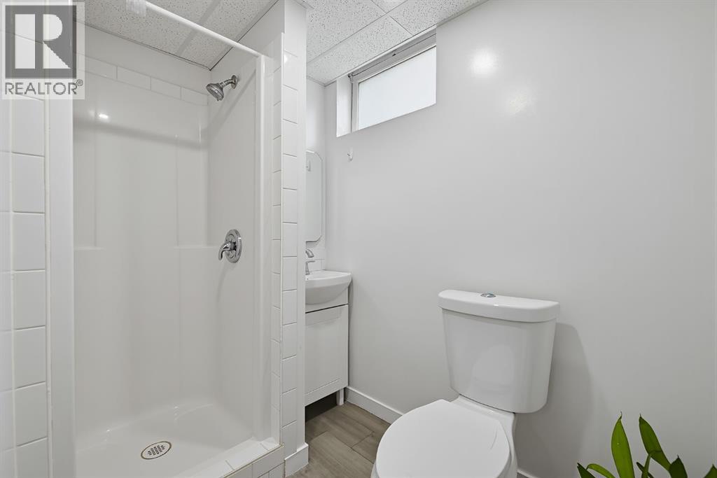 1303 Penedo Crescent SE photo 31