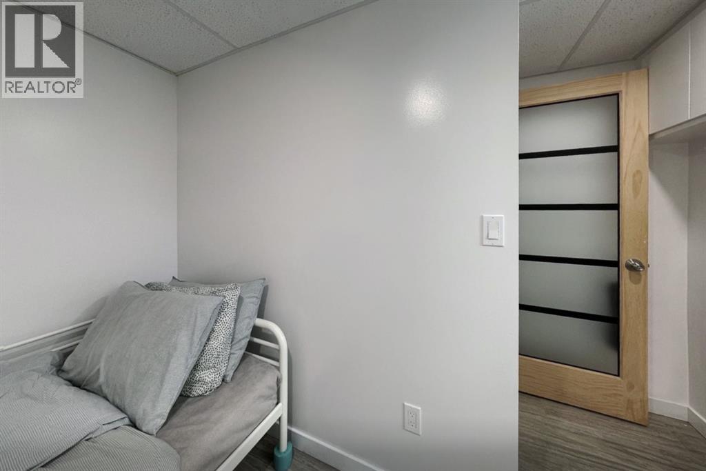 1303 Penedo Crescent SE photo 33