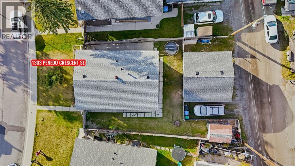 1303 Penedo Crescent SE photo 47
