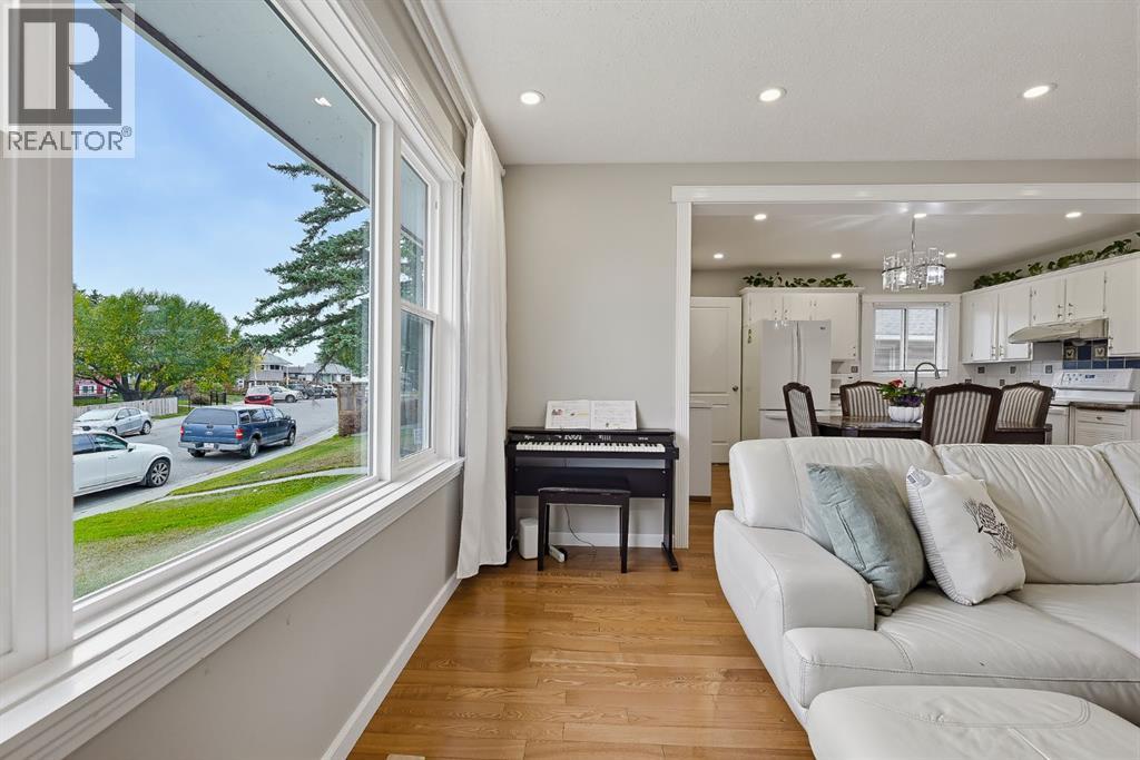 1303 Penedo Crescent SE photo 6