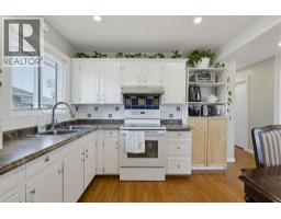 Dining room - 1303 Penedo Crescent Se, Calgary, AB T2A3N7 Photo 9