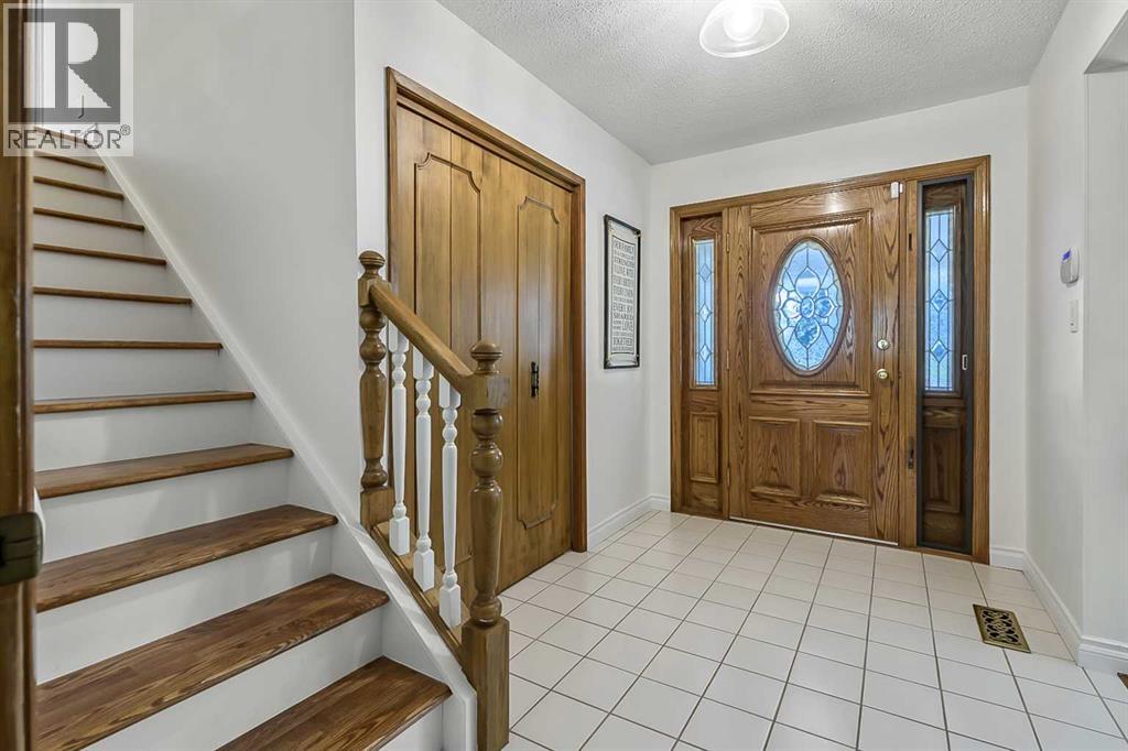 544 Willingdon Boulevard SE photo 3