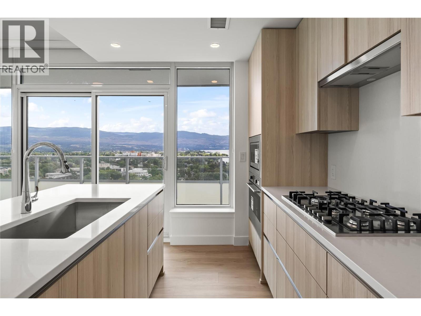 1704 238 Leon Avenue, Kelowna
