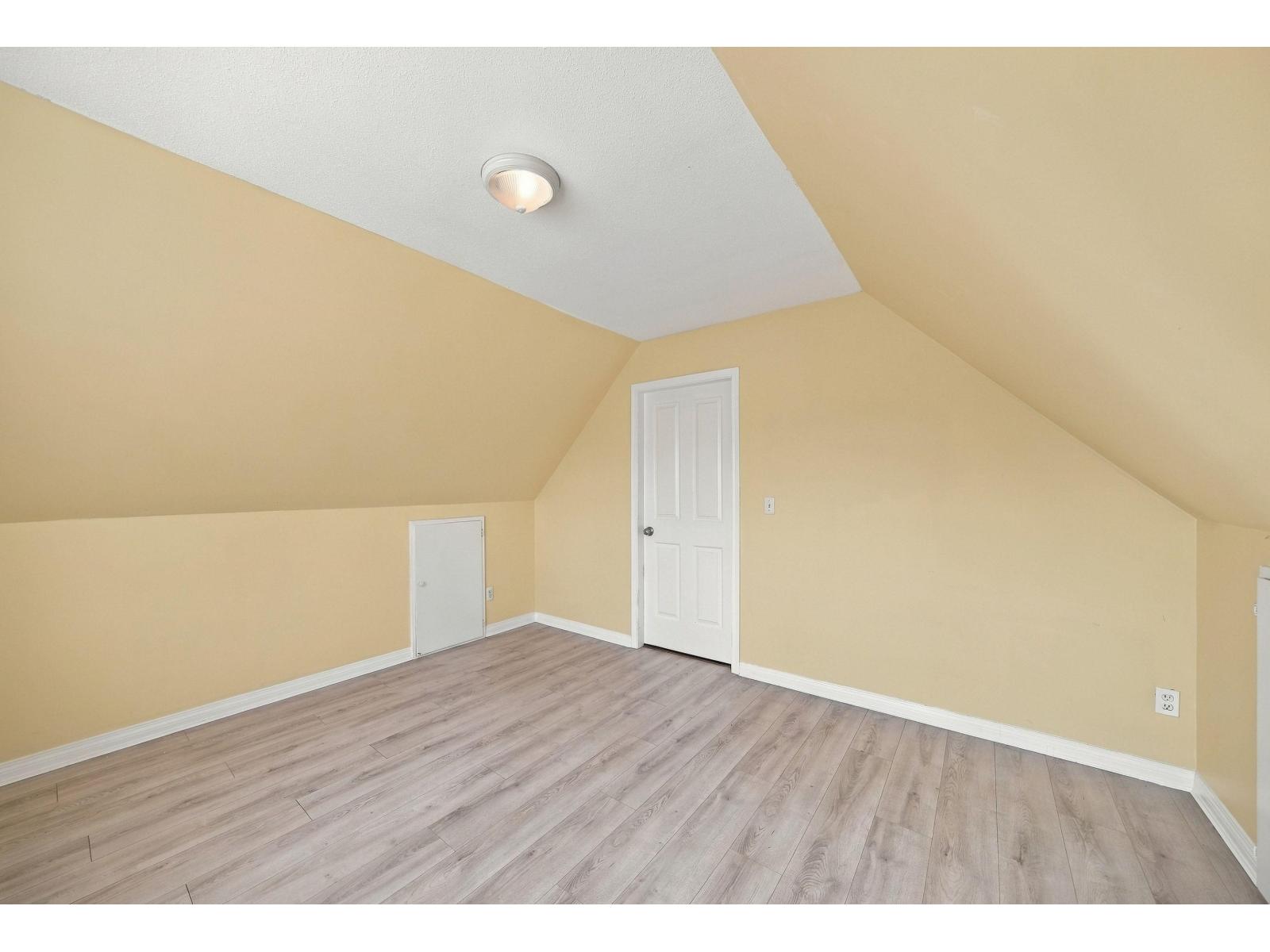 Photo of 6375 187A STREET 21