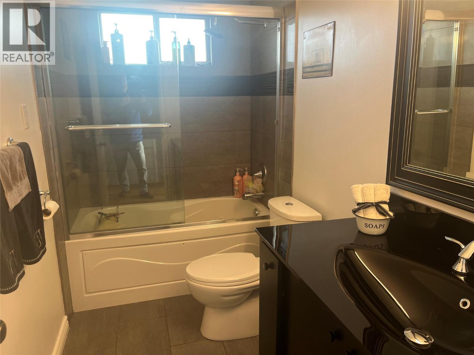439 Laurier Drive - 16