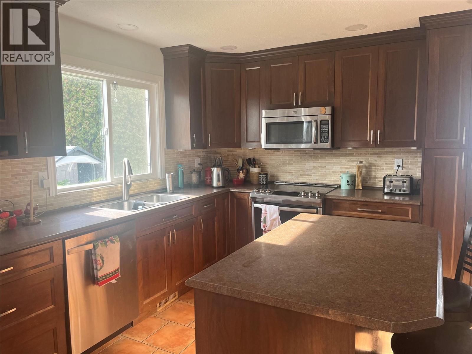 439 Laurier Drive - 6