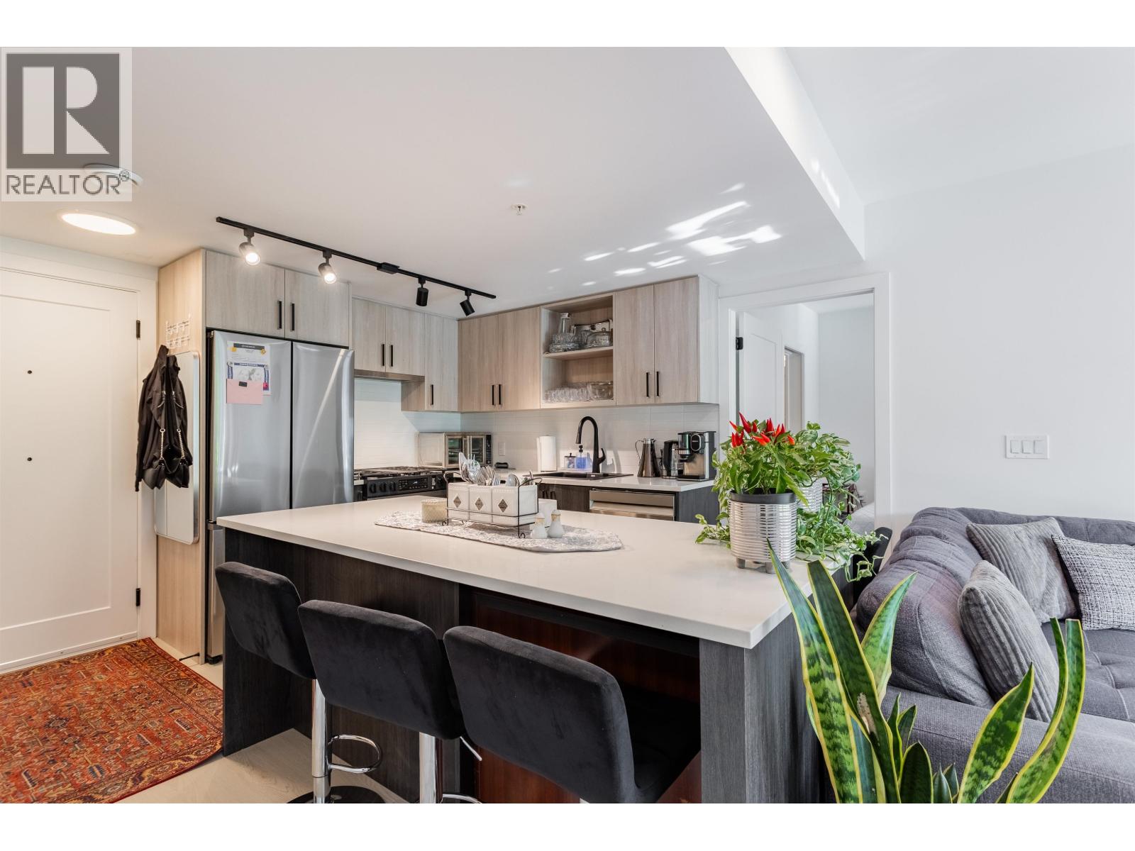 Photo of 314 2002 ST. GEORGE STREET 24