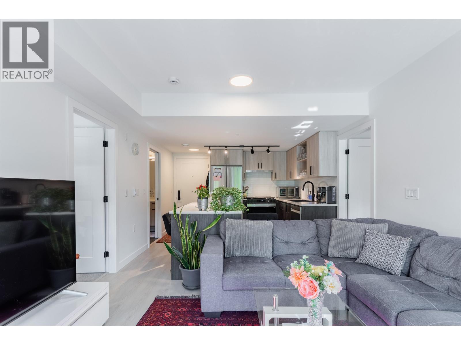 Photo of 314 2002 ST. GEORGE STREET 25