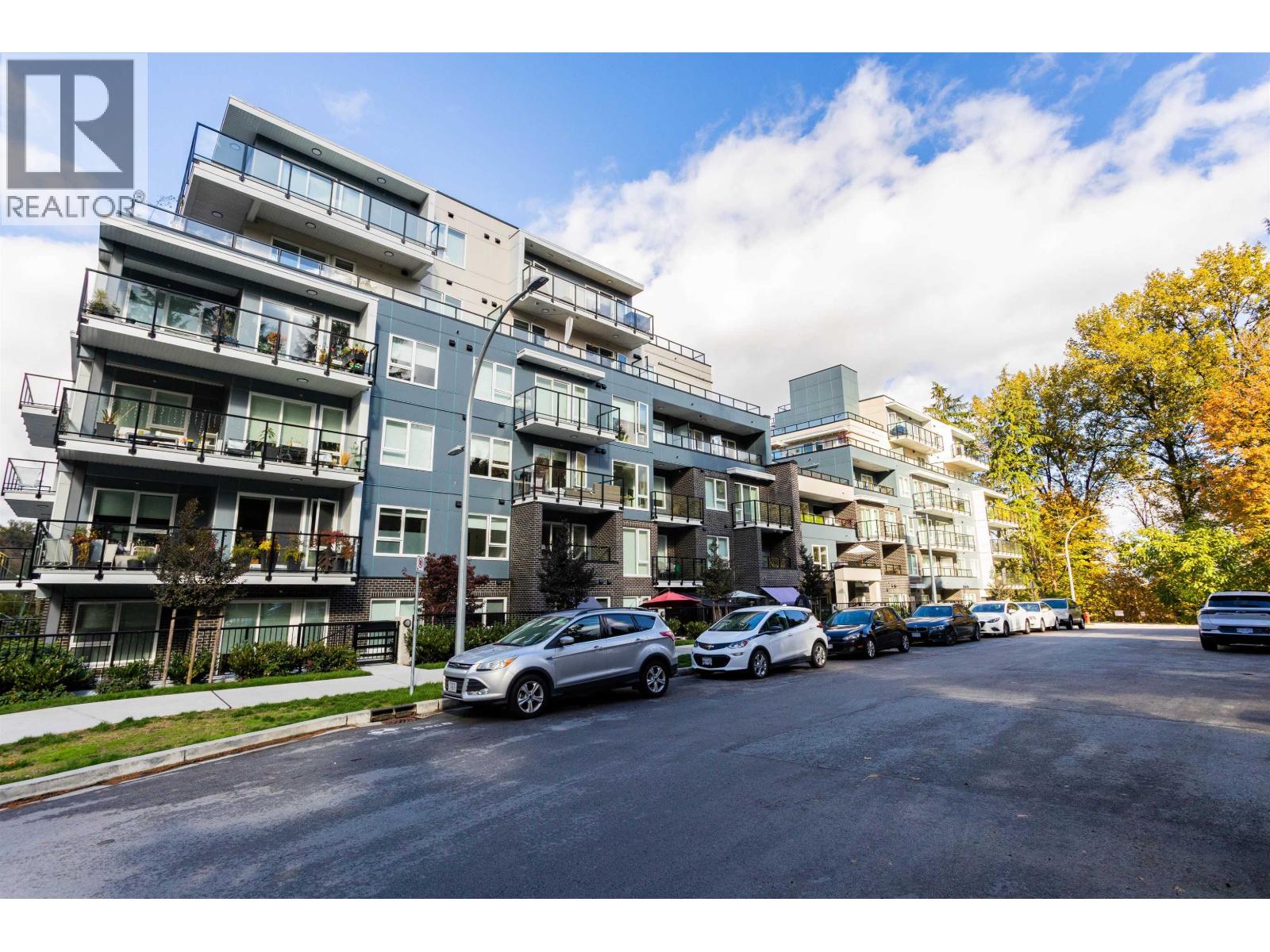 Photo of 314 2002 ST. GEORGE STREET 29