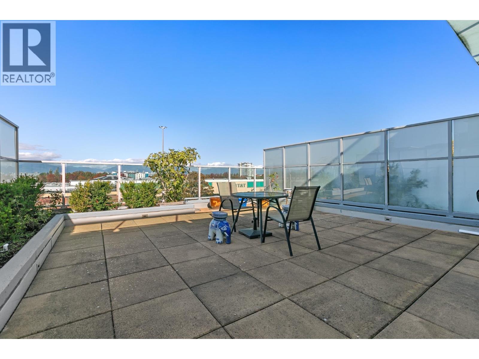 Photo of 516 5599 COONEY ROAD 23
