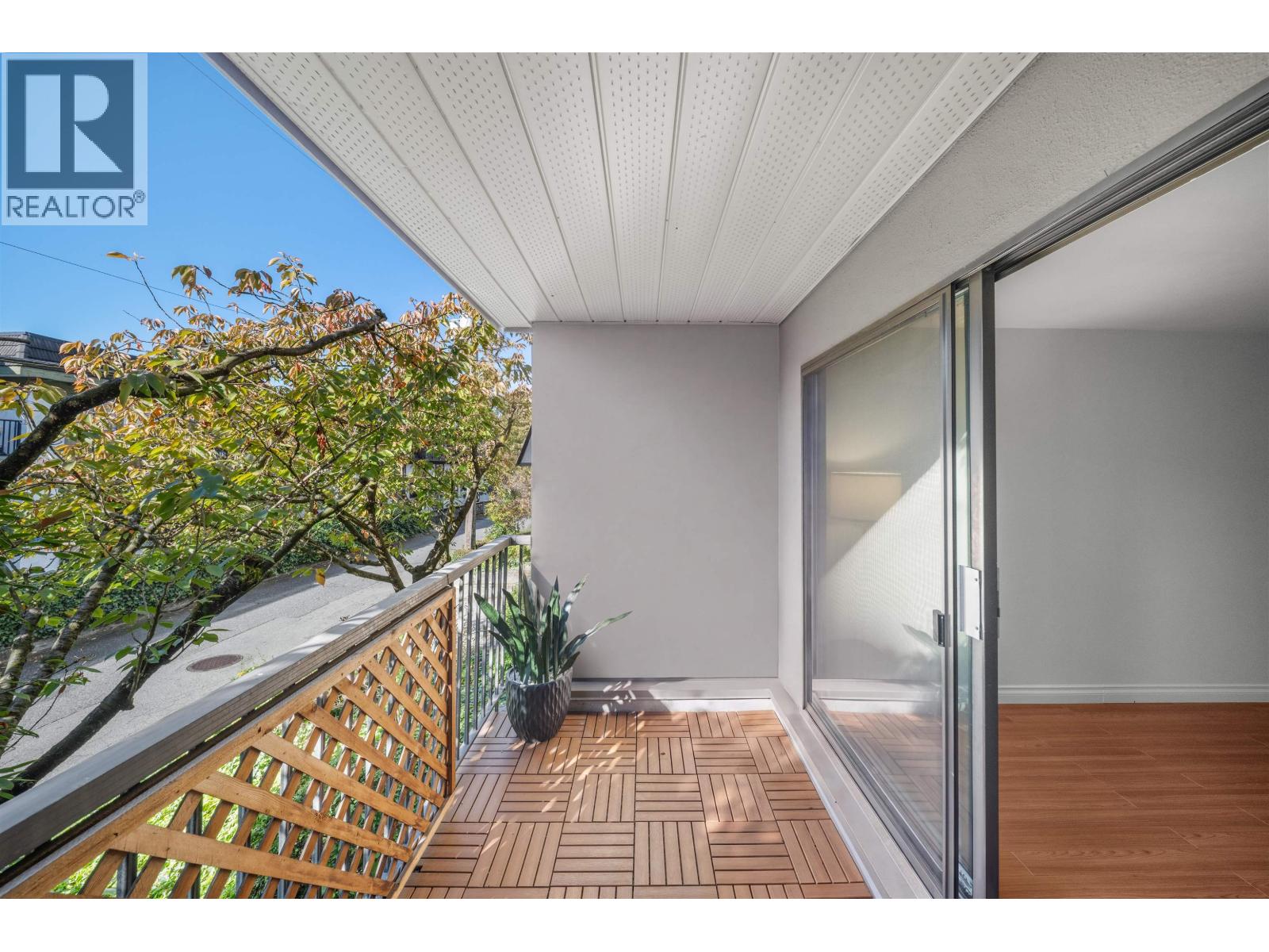 108 251 W 4TH STREET — photo 3