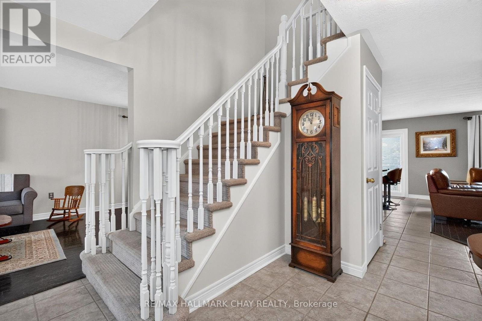 31 Mckenzie Crescent, Barrie photo 16