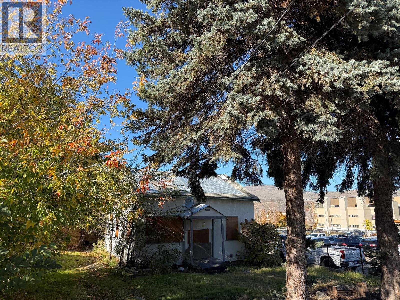 1900-1902-1904 31 Street, Vernon