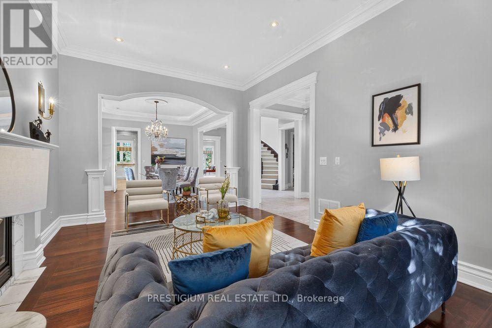 110 MUNRO BOULEVARD - 12