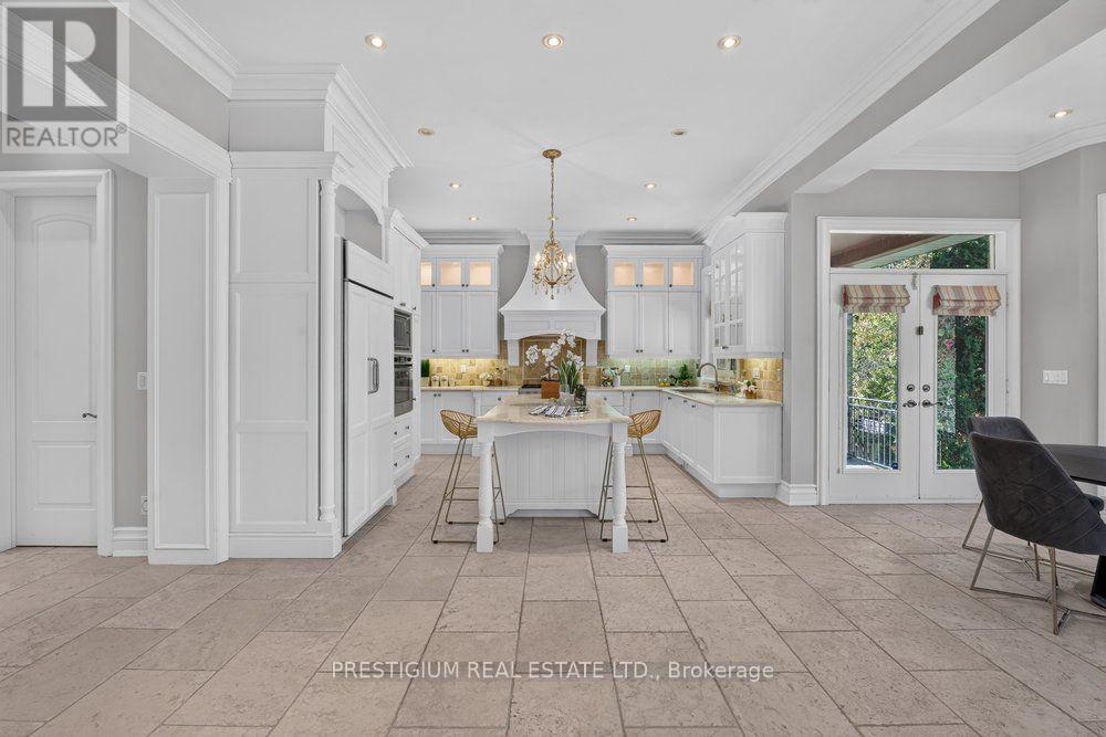 110 MUNRO BOULEVARD - 13