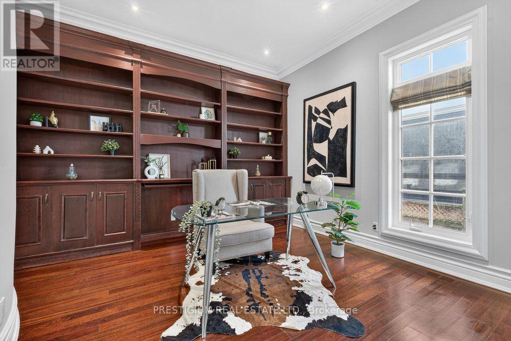 110 MUNRO BOULEVARD - 22