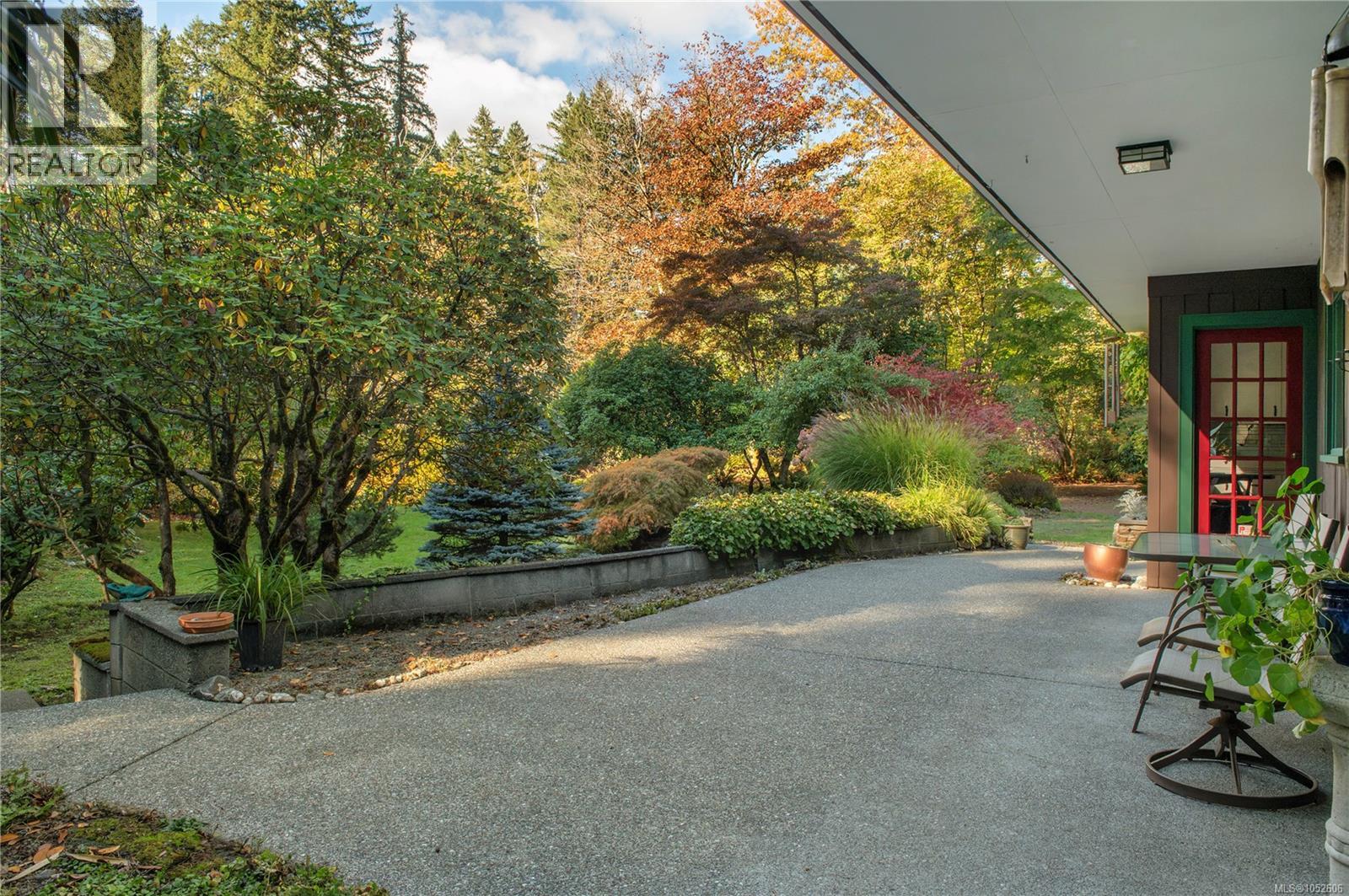 2691 Campbell River Rd - 38