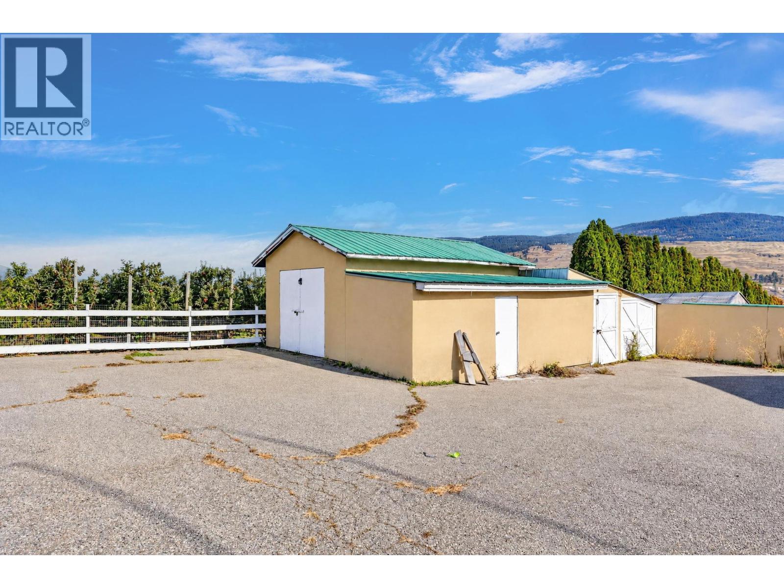 9771 Read Road, Lake Country
