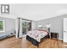 4pc Bathroom - 9120 48 Avenue Nw, Calgary, AB T3B2B2 Photo 17