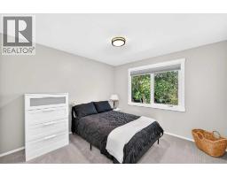 4pc Bathroom - 9120 48 Avenue Nw, Calgary, AB T3B2B2 Photo 13