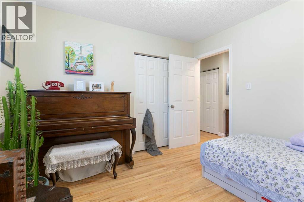 87 Hillgrove Drive SW photo 19