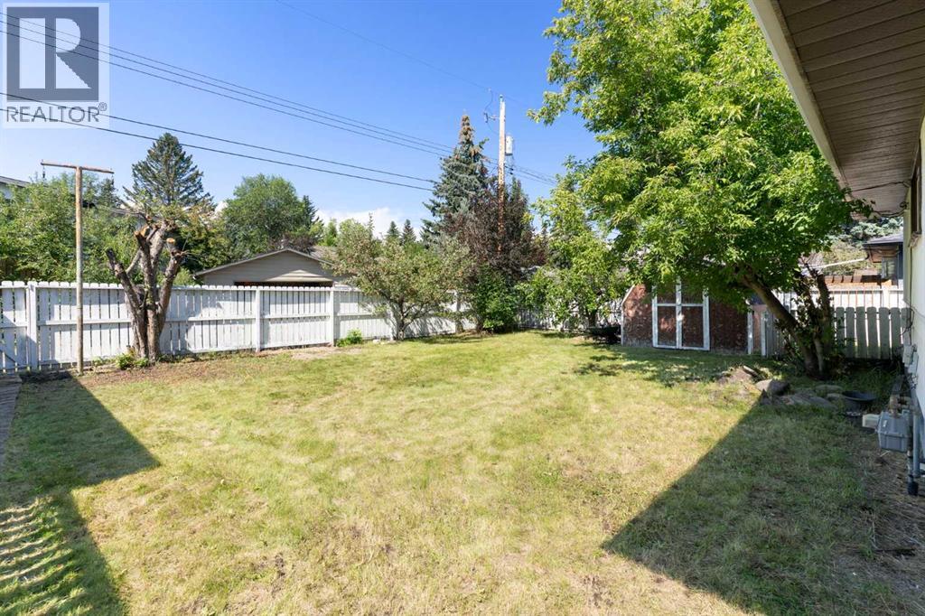 87 Hillgrove Drive SW photo 34