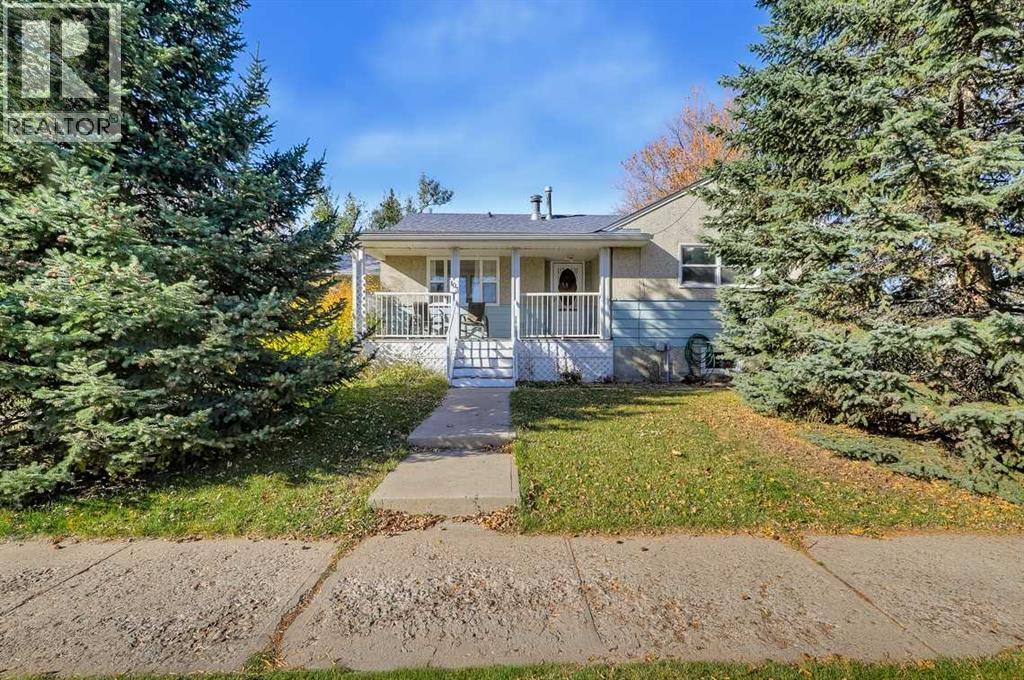 Photo of 103 2 Street SE, High River