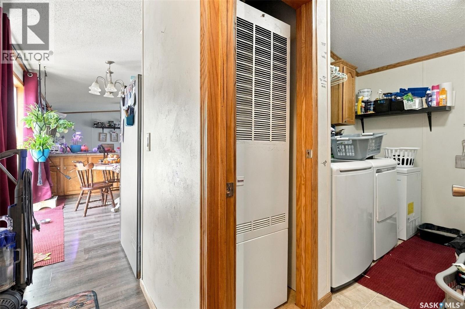 305 5th AVENUE, Caronport — photo 17