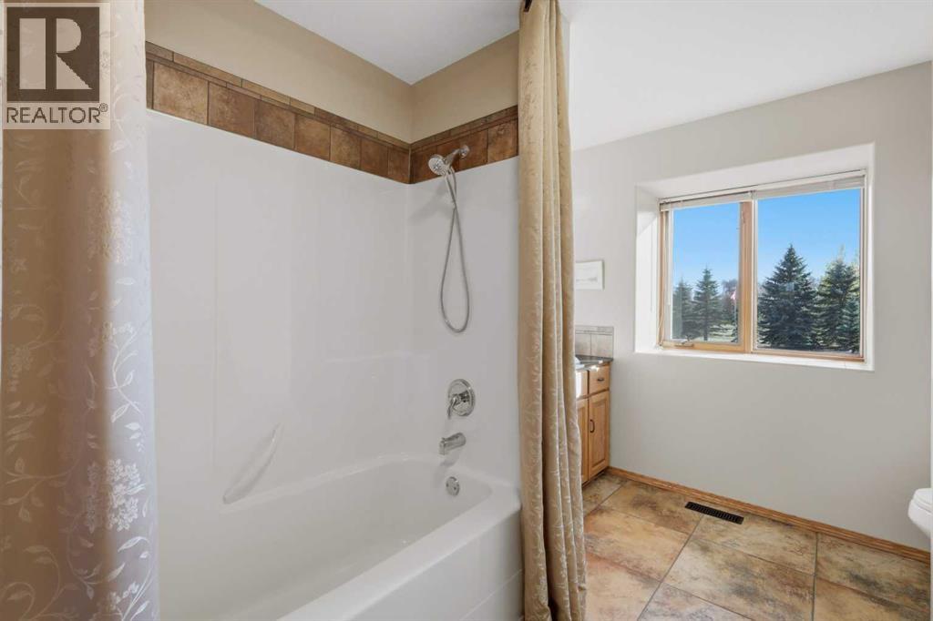 Listing photo – 255054 Township Road 432, Rural Ponoka County