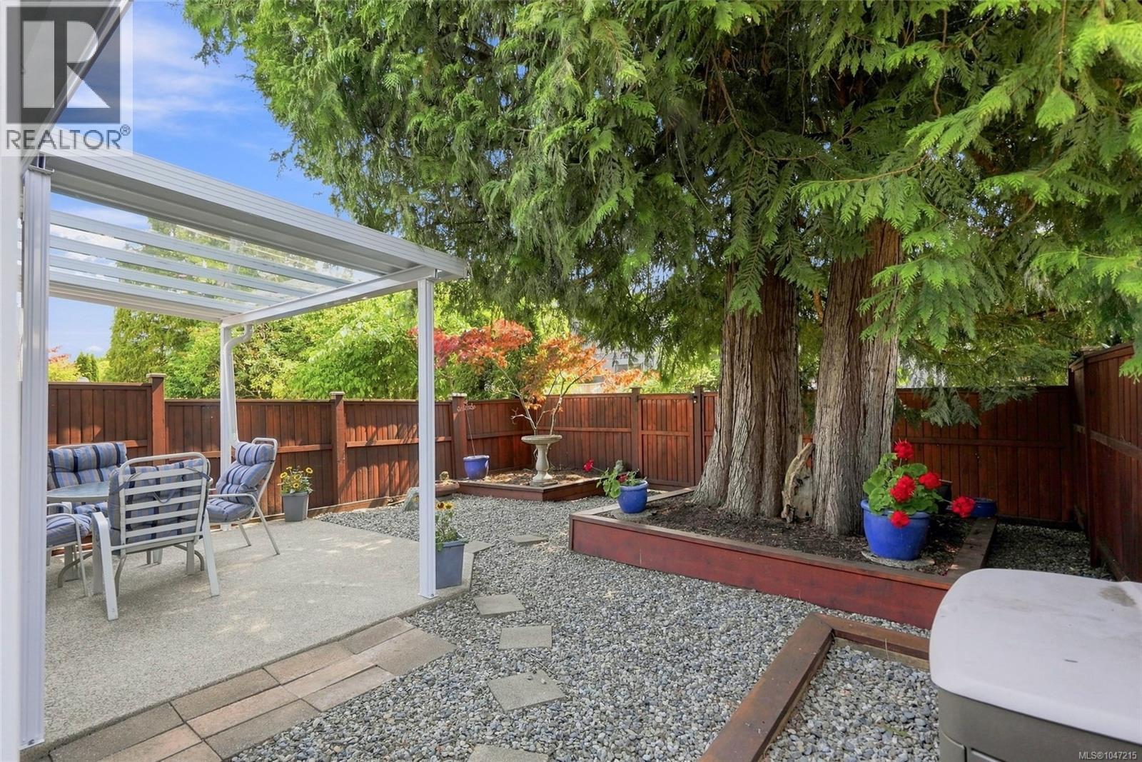 7 144 Fourth Ave E, Qualicum Beach - Image 1