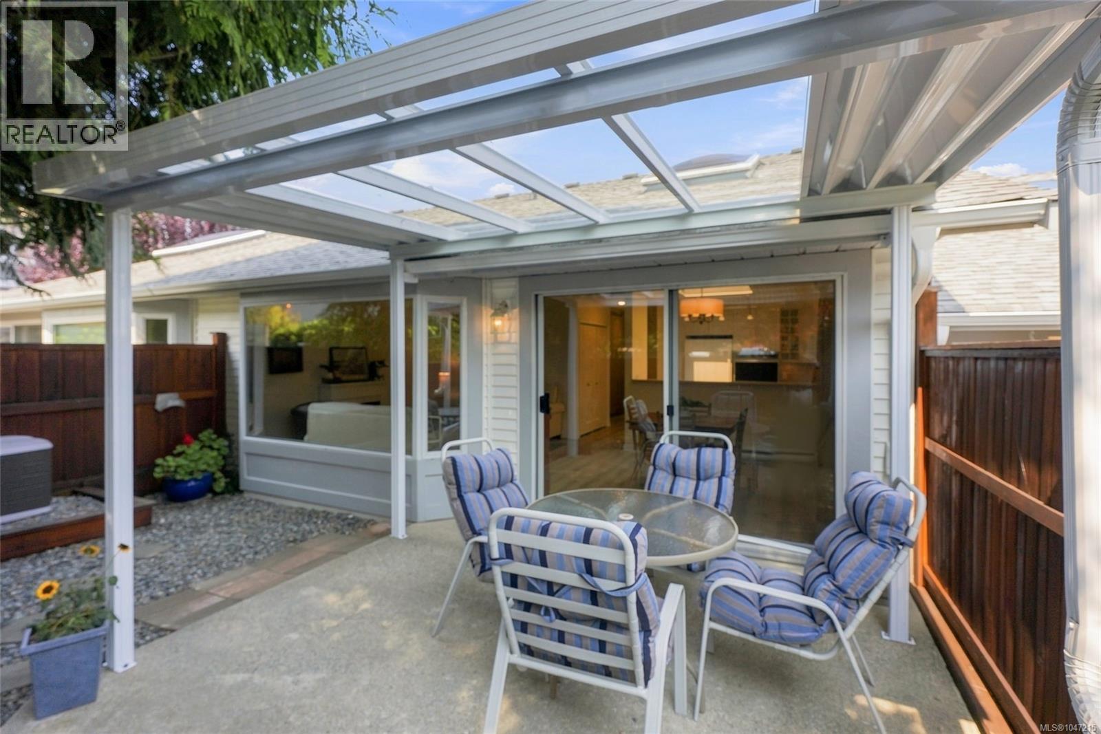 7 144 Fourth Ave E, Qualicum Beach - Image 1