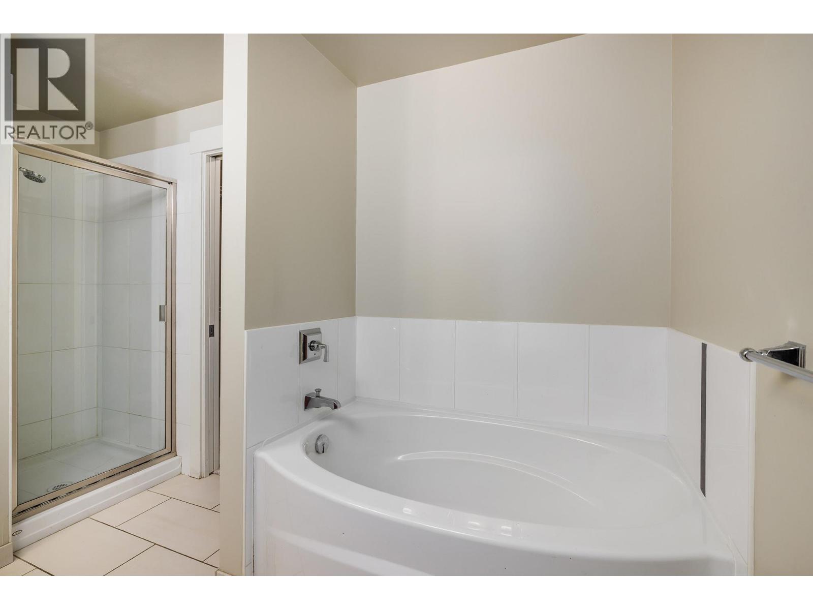 #103 2901 Abbott Street - 14