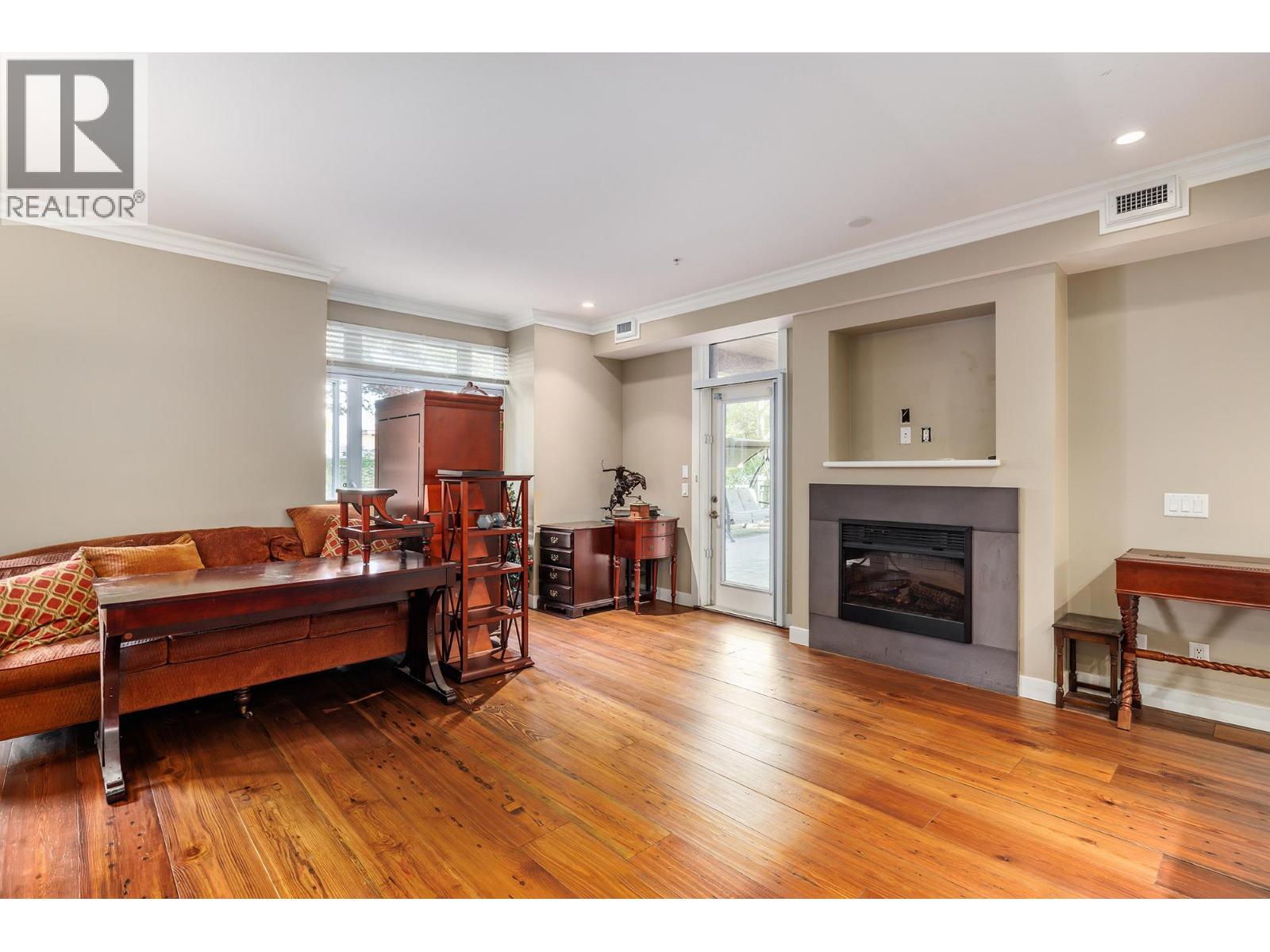 #103 2901 Abbott Street - 4