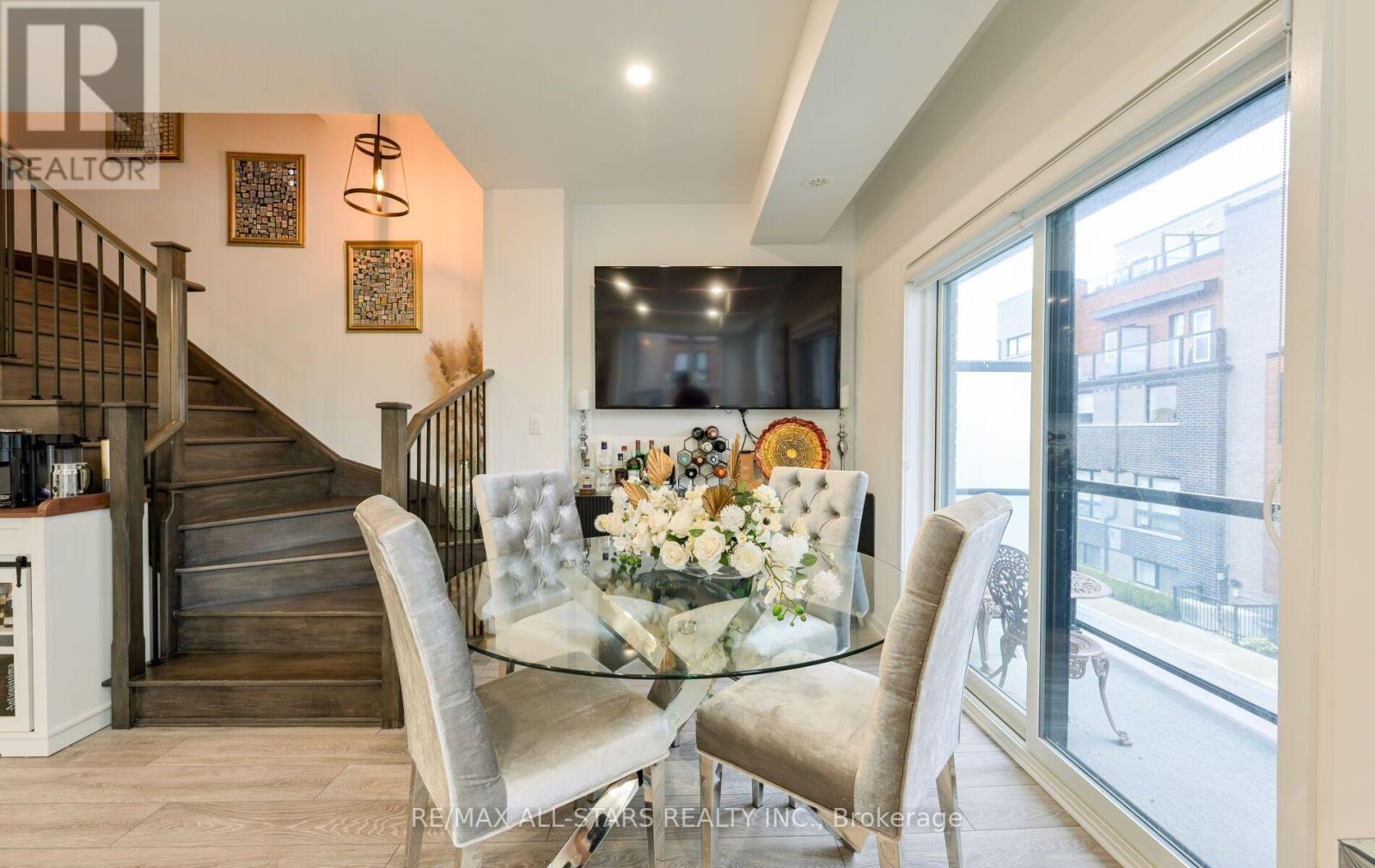 26 - 23 LYTHAM GREEN CIRCLE, Newmarket (Glenway Estates) — photo 10