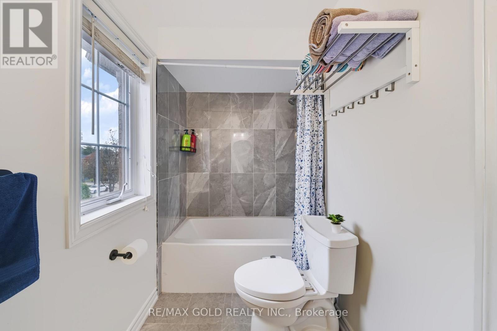 43 GOLDEN MEADOW ROAD - 31