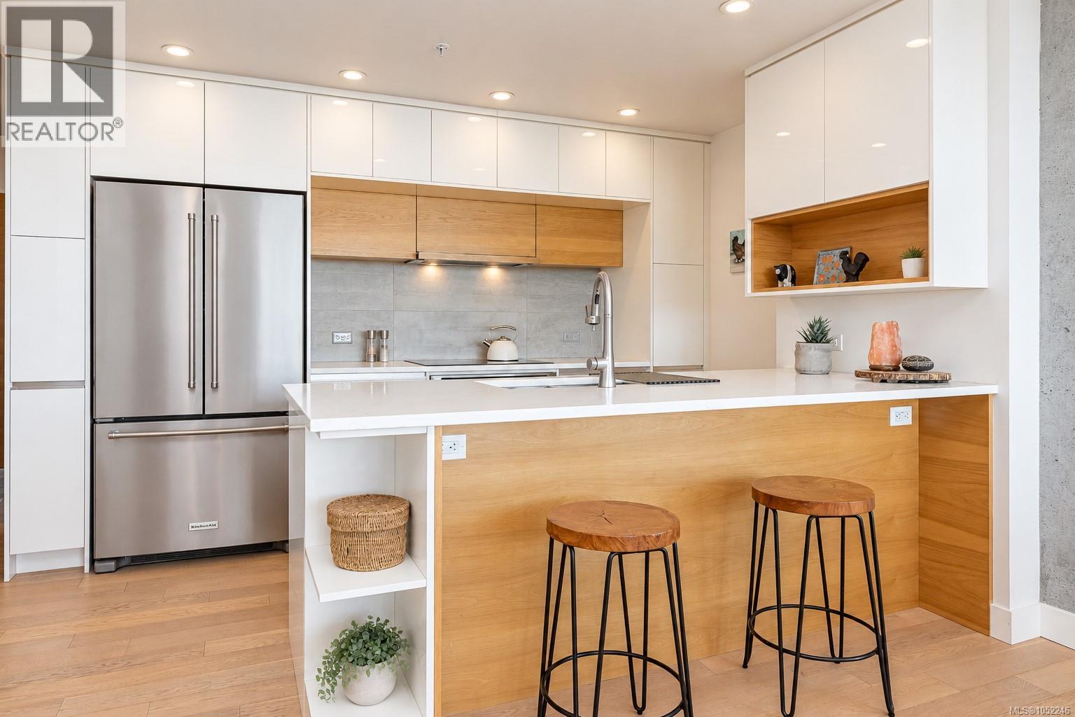 1413 989 Johnson Street, Victoria