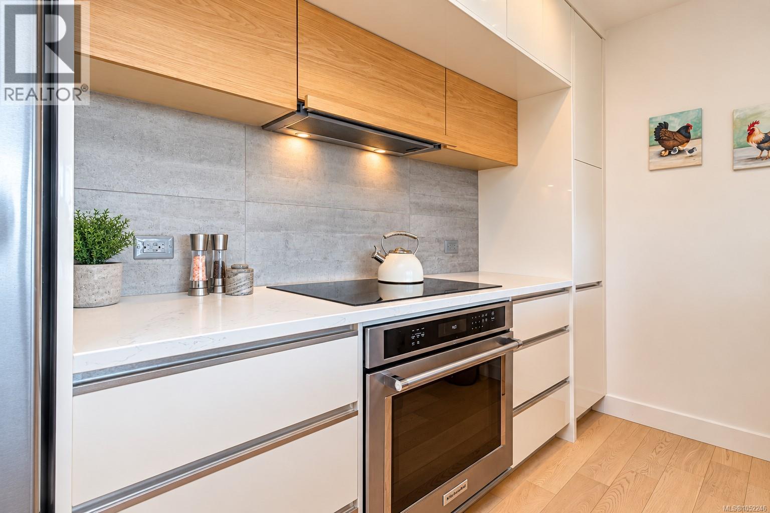 1413 989 Johnson Street, Victoria