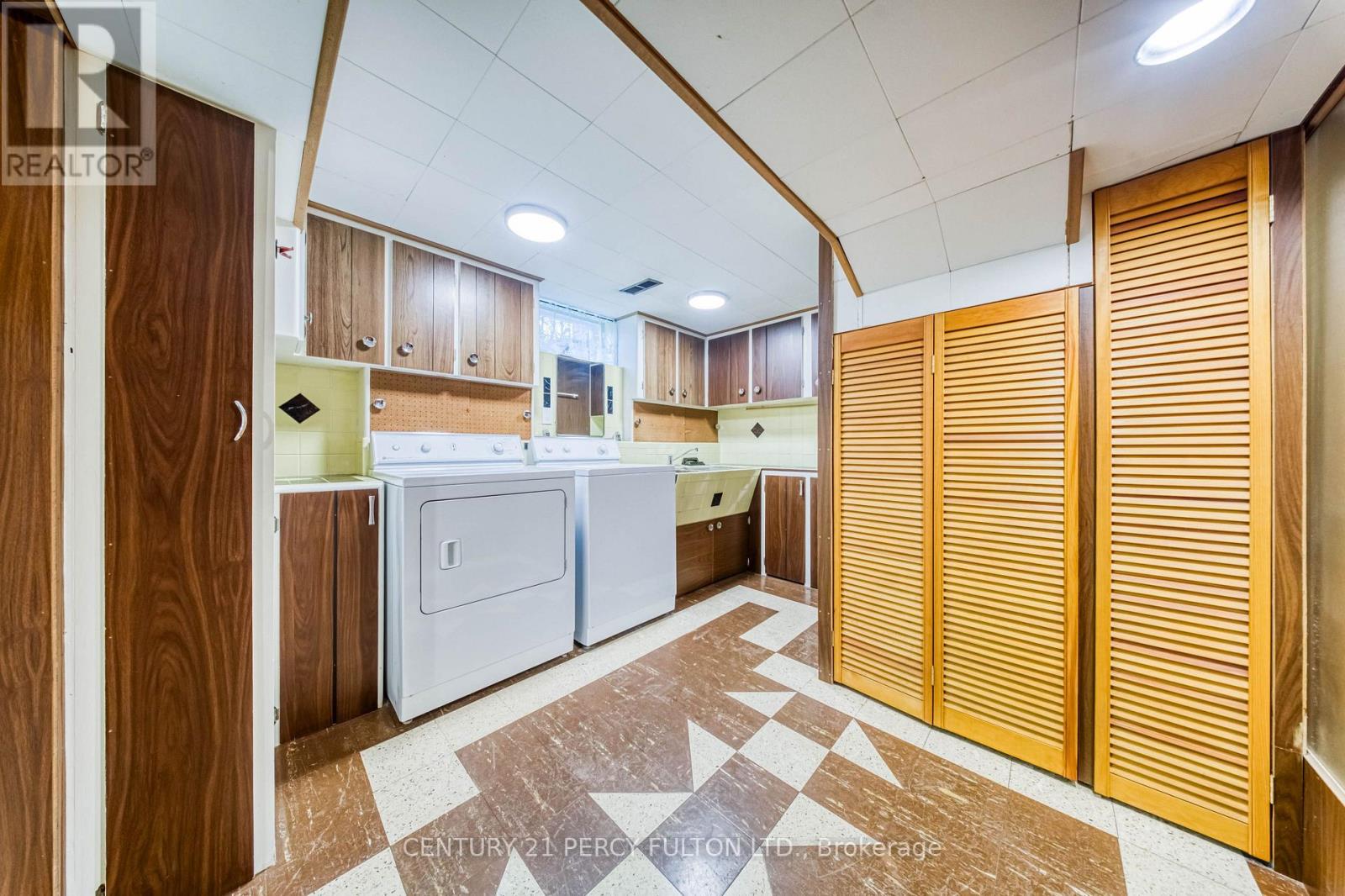 32 BROMTON DRIVE - 27