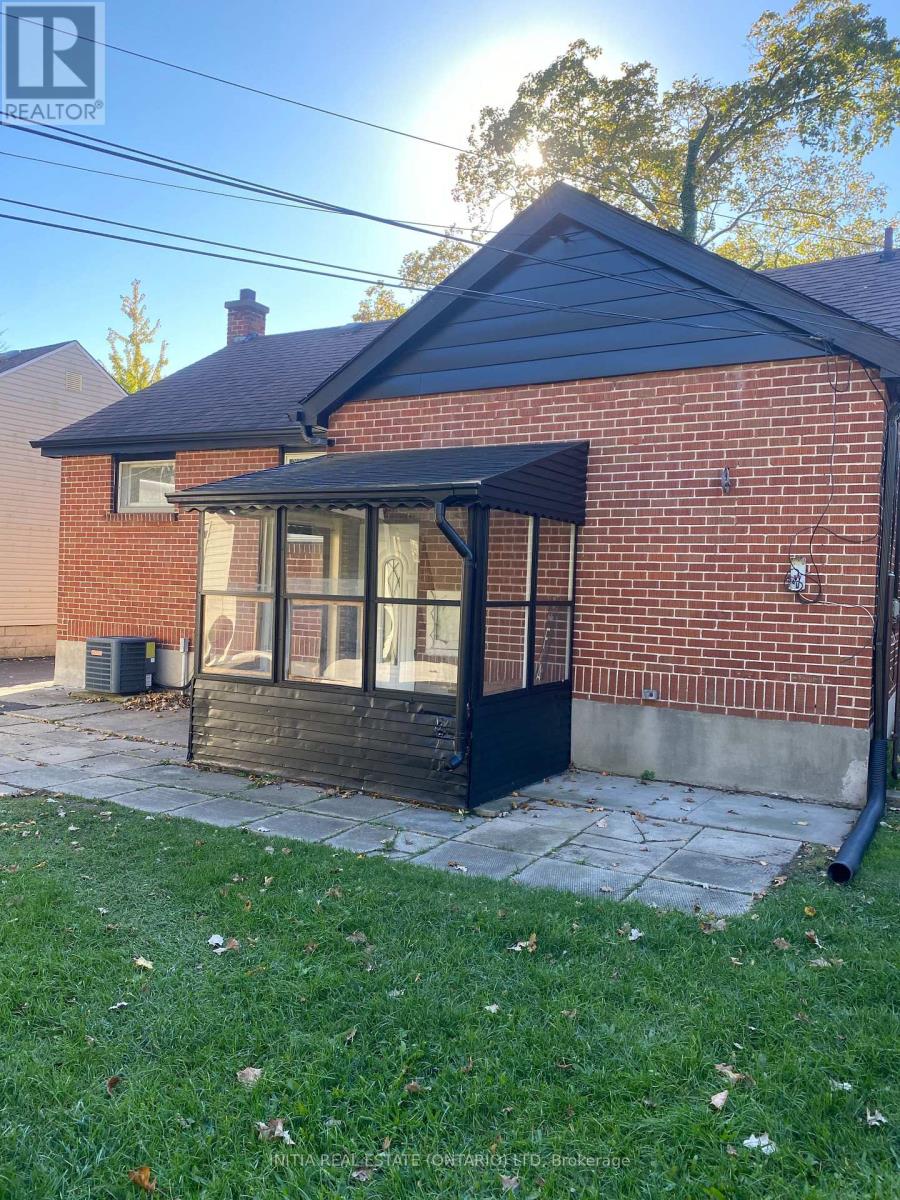 486 HALE STREET - 32