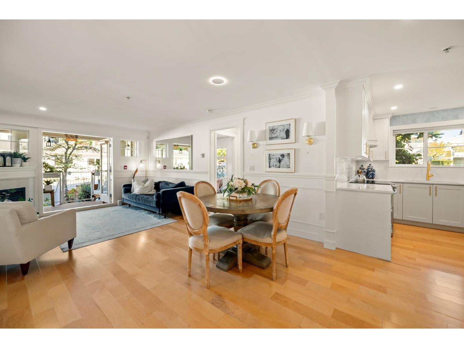 203 15621 MARINE DRIVE, White Rock - Image 1