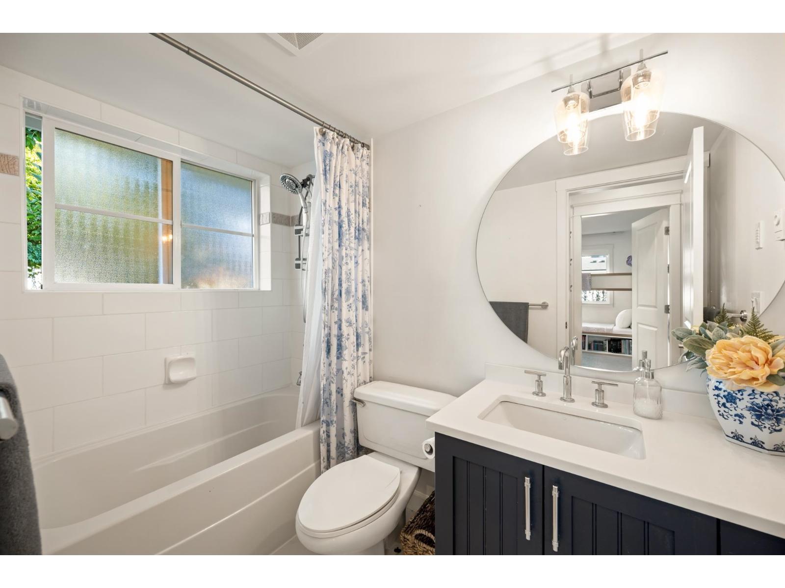 203 15621 MARINE DRIVE, White Rock - Image 1