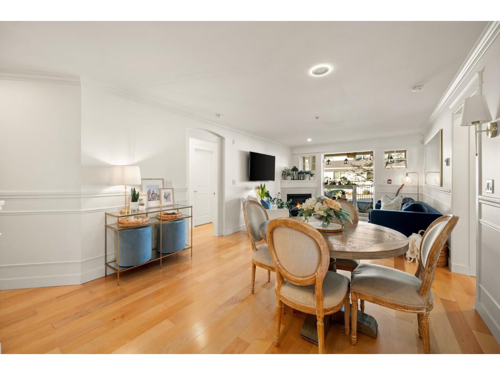 203 15621 MARINE DRIVE, White Rock - Image 1