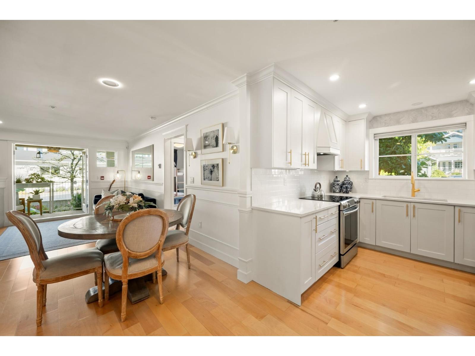 203 15621 MARINE DRIVE, White Rock - Image 1