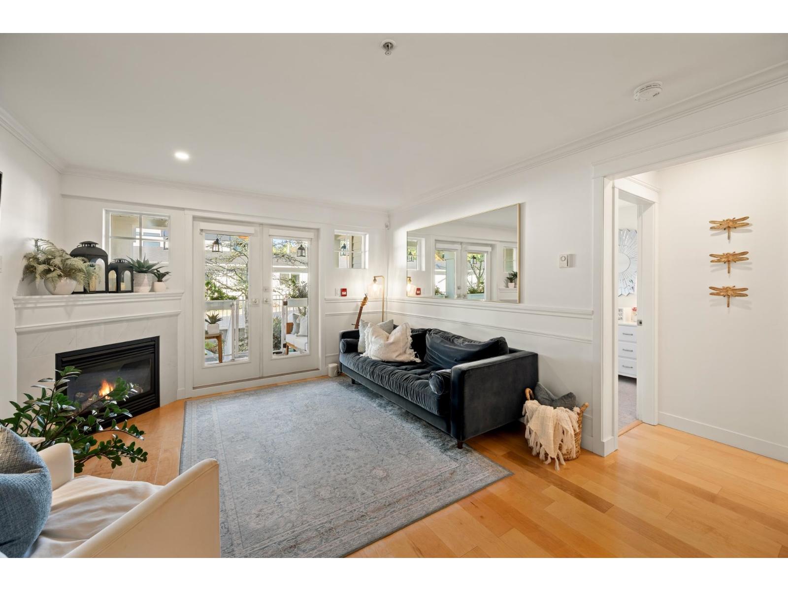203 15621 MARINE DRIVE, White Rock - Image 1