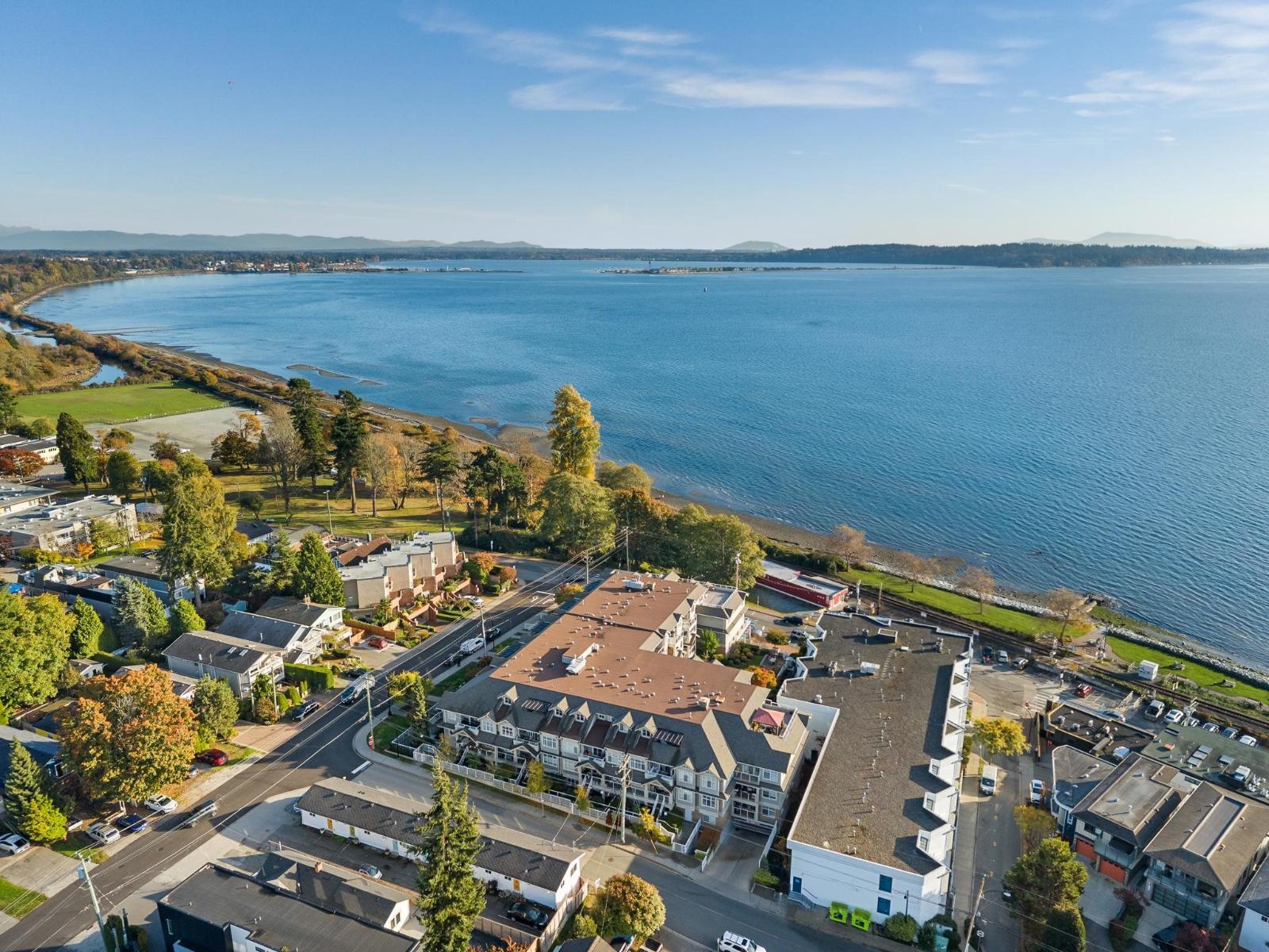 203 15621 MARINE DRIVE, White Rock - Image 1