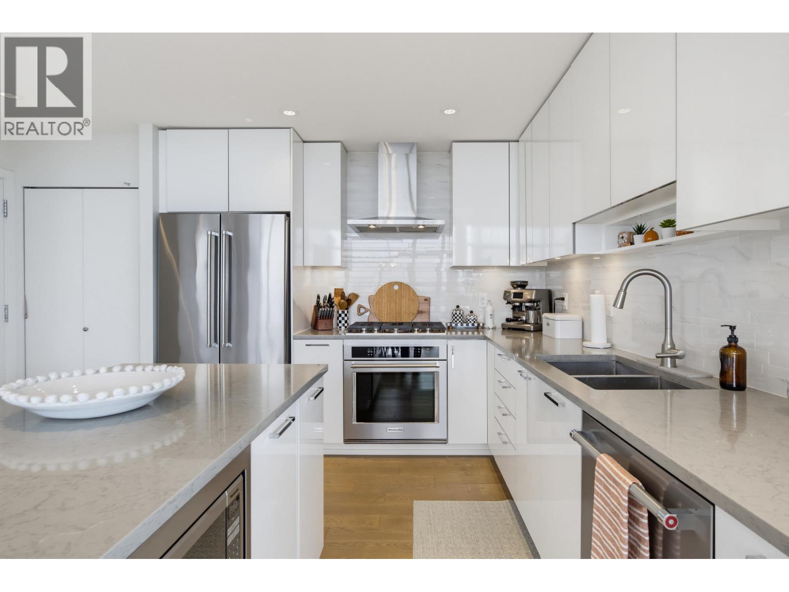 Photo of 4206 1788 GILMORE AVENUE 16