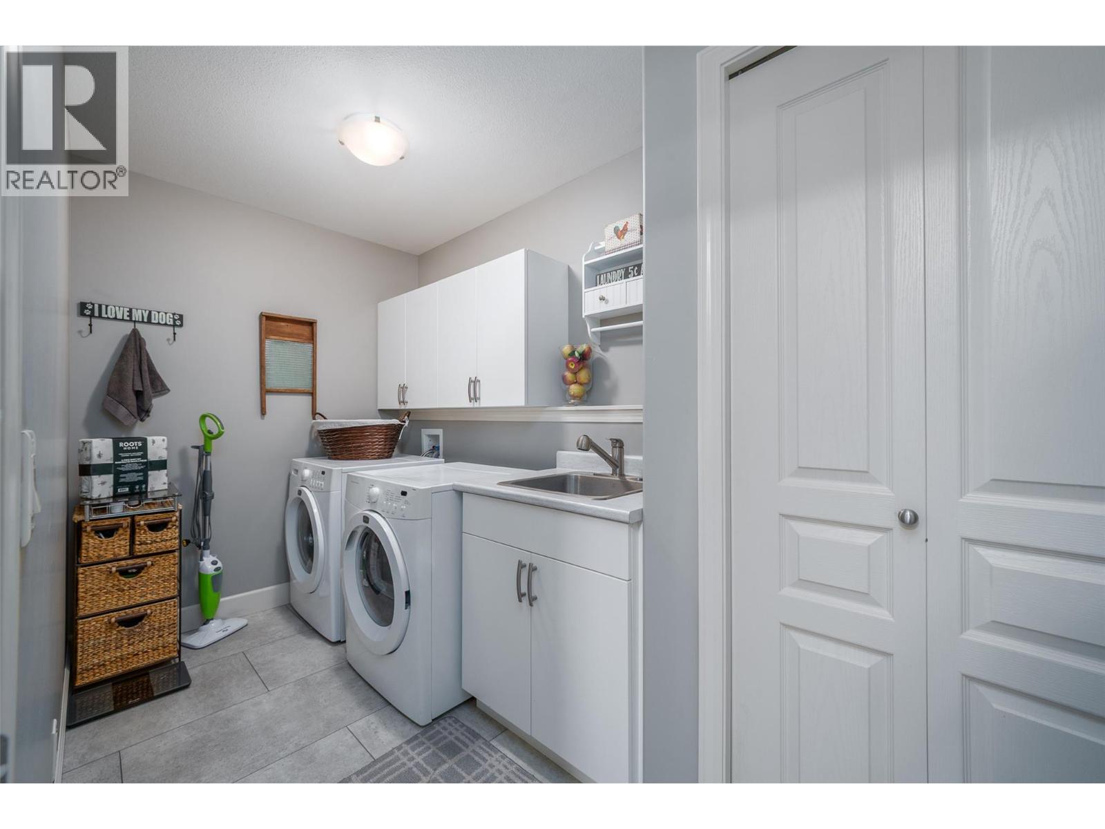 3452 Camelback Drive, Kelowna