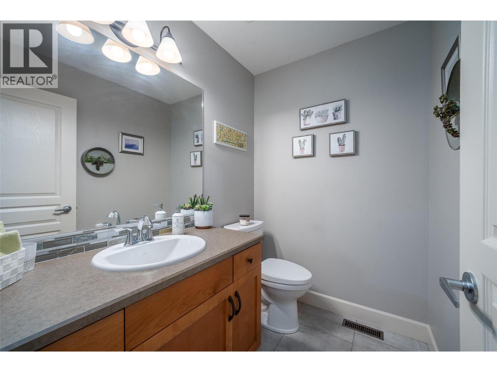 3452 Camelback Drive, Kelowna