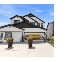 Duplex for sale at 8907 Elves Lo NW, Edmonton — MLS® E4497156