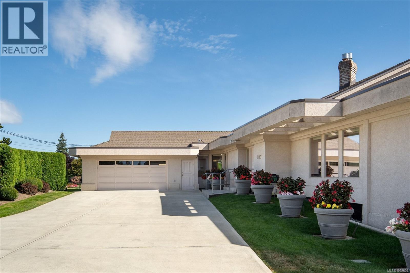  11027 Greenpark Drive, North Saanich